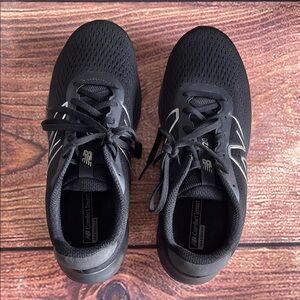 New Balance Black Athletic Shoes Sleek Design